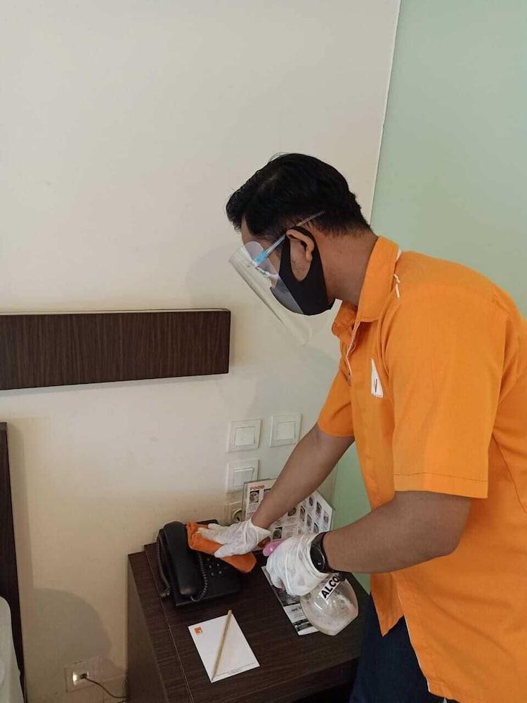 V Hotel Tebet Jakarta Ngoại thất bức ảnh