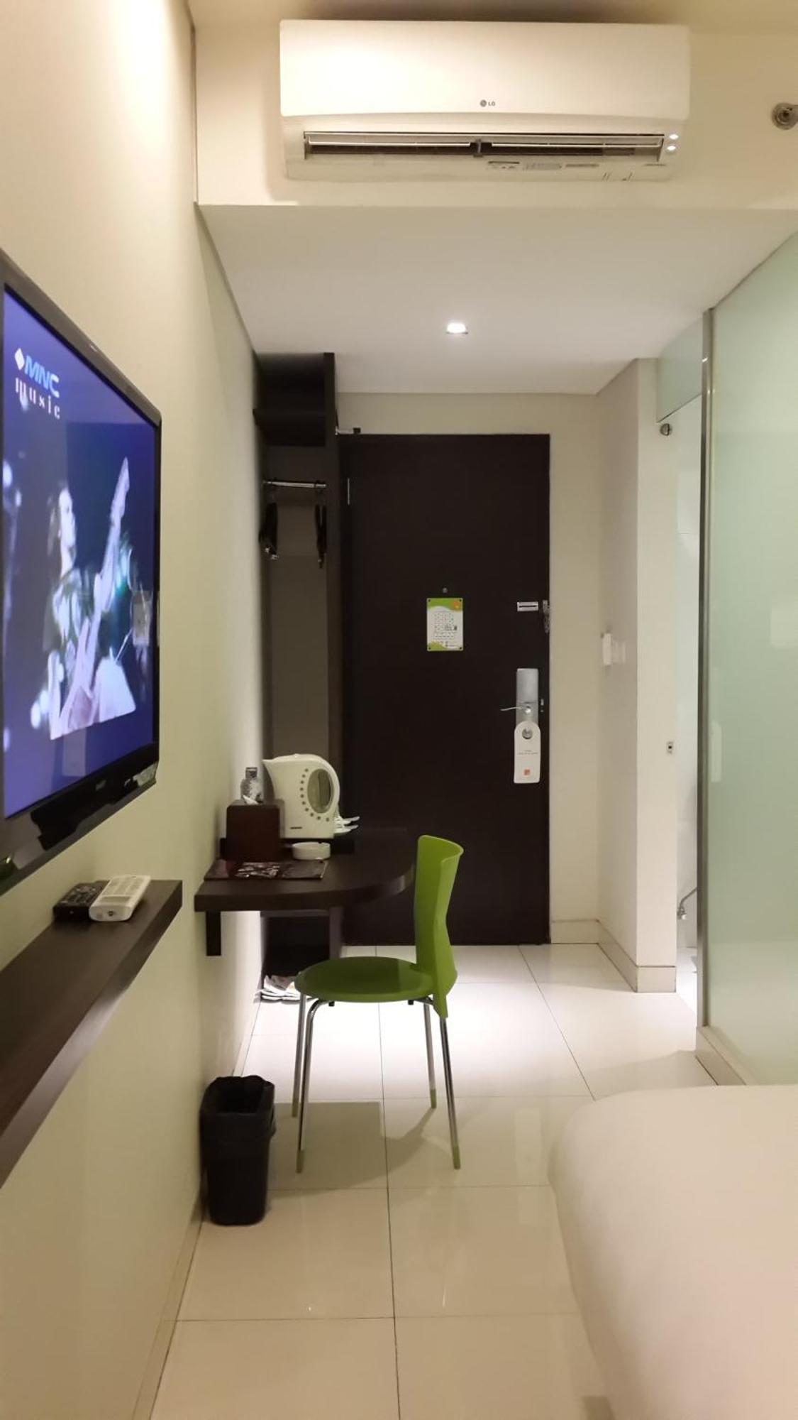 V Hotel Tebet Jakarta Ngoại thất bức ảnh