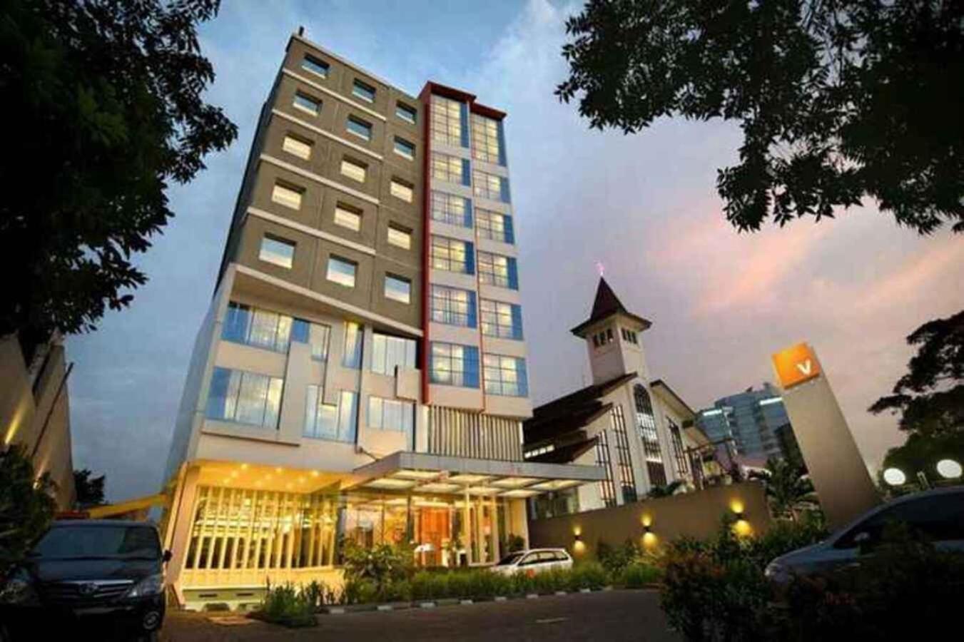 V Hotel Tebet Jakarta Ngoại thất bức ảnh