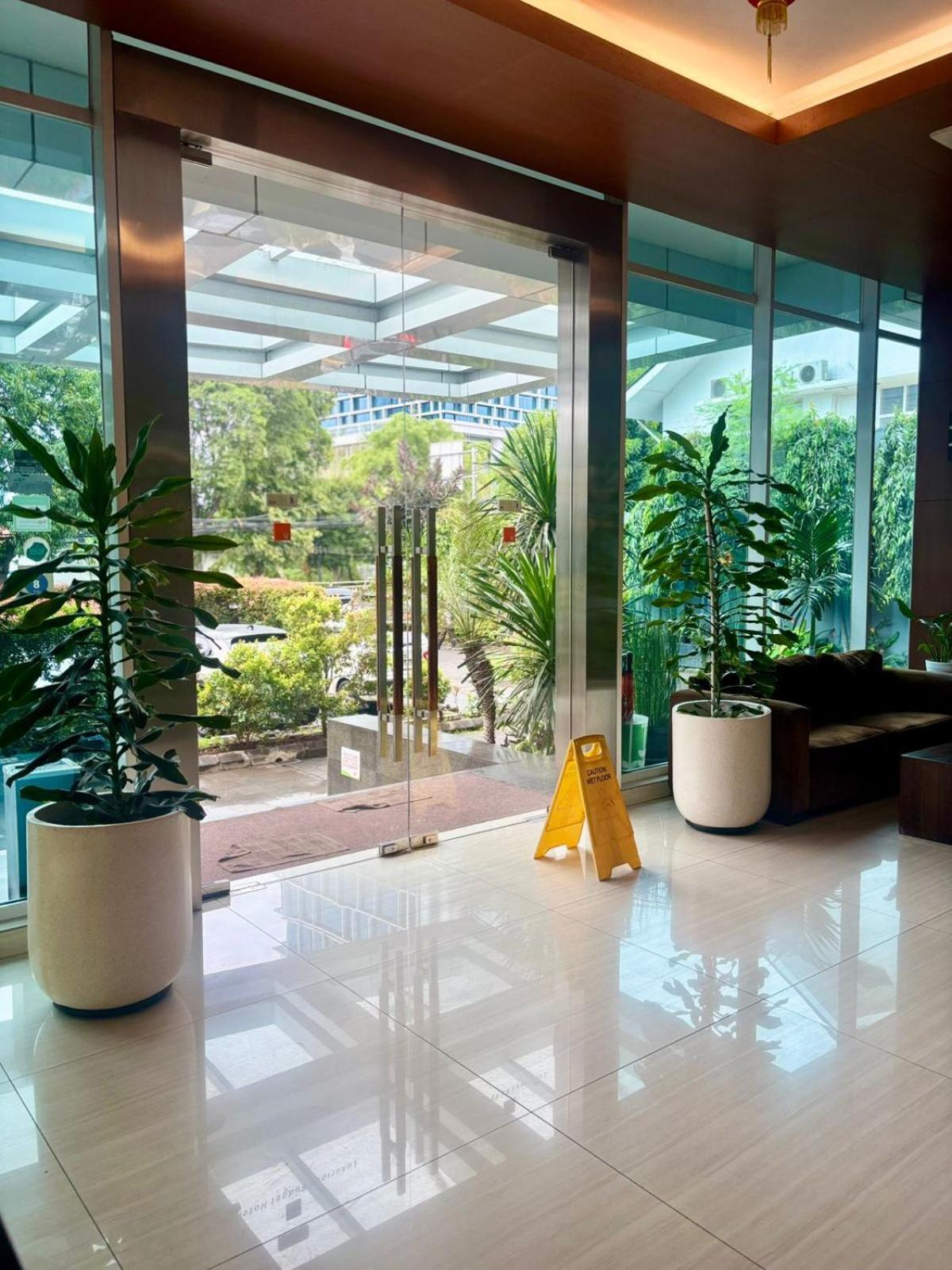 V Hotel Tebet Jakarta Ngoại thất bức ảnh