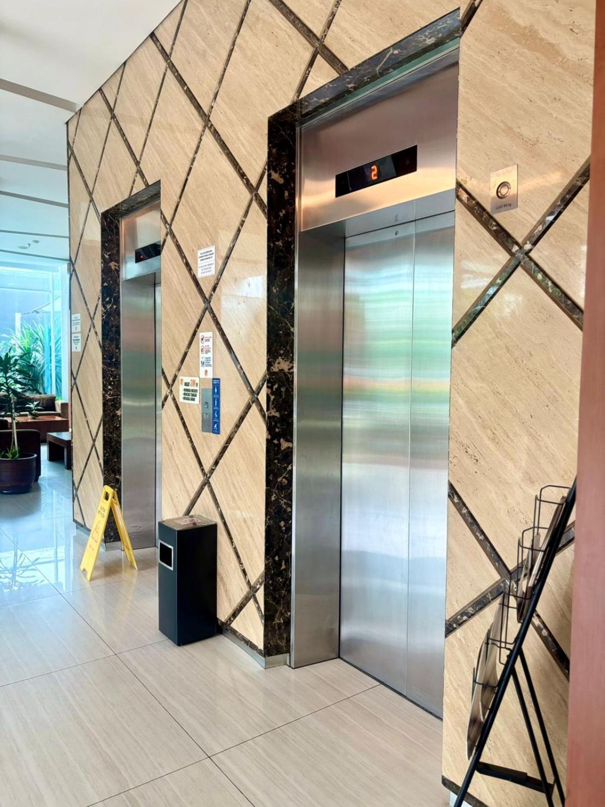 V Hotel Tebet Jakarta Ngoại thất bức ảnh