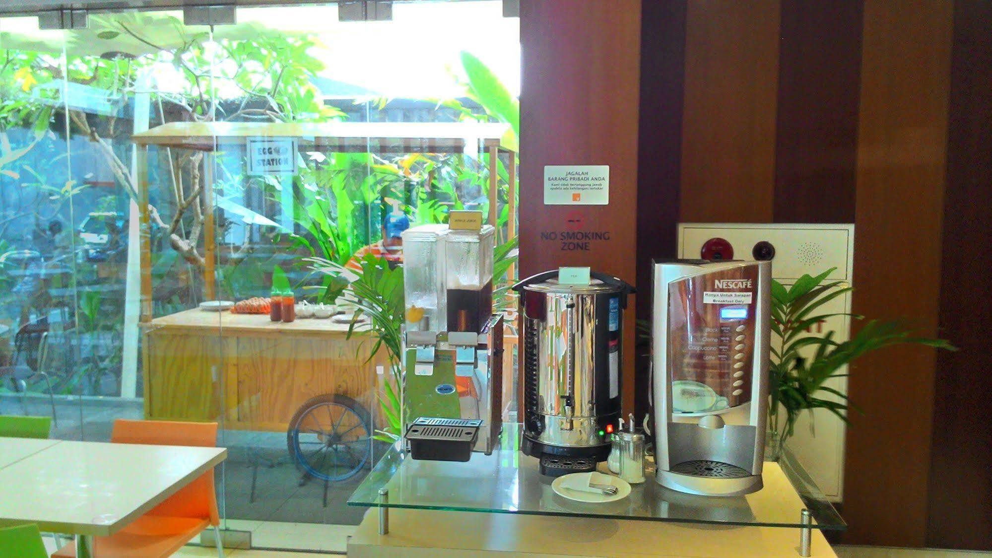 V Hotel Tebet Jakarta Ngoại thất bức ảnh