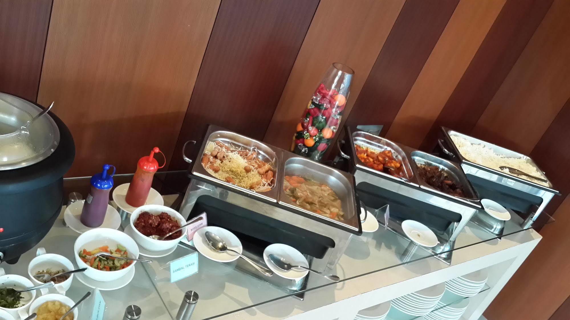 V Hotel Tebet Jakarta Ngoại thất bức ảnh