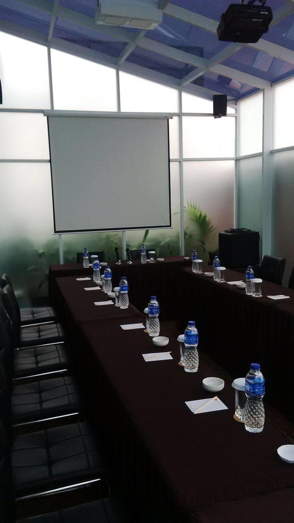 V Hotel Tebet Jakarta Ngoại thất bức ảnh