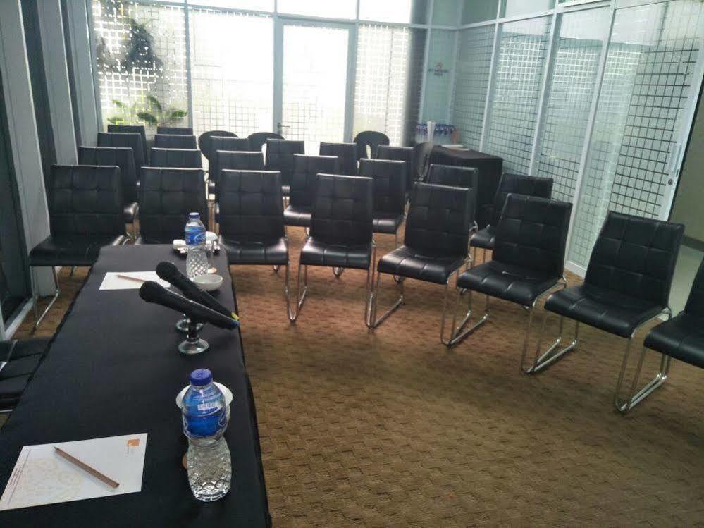 V Hotel Tebet Jakarta Ngoại thất bức ảnh